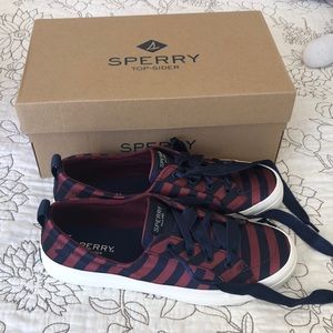 NEW Crest Stripe Sperry size 8.5